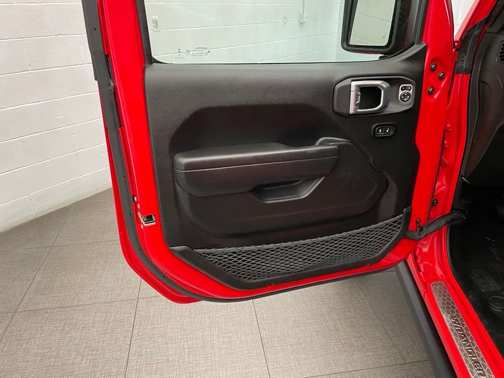 Used 2022 Red Jeep Unlimited Rubicon image 22
