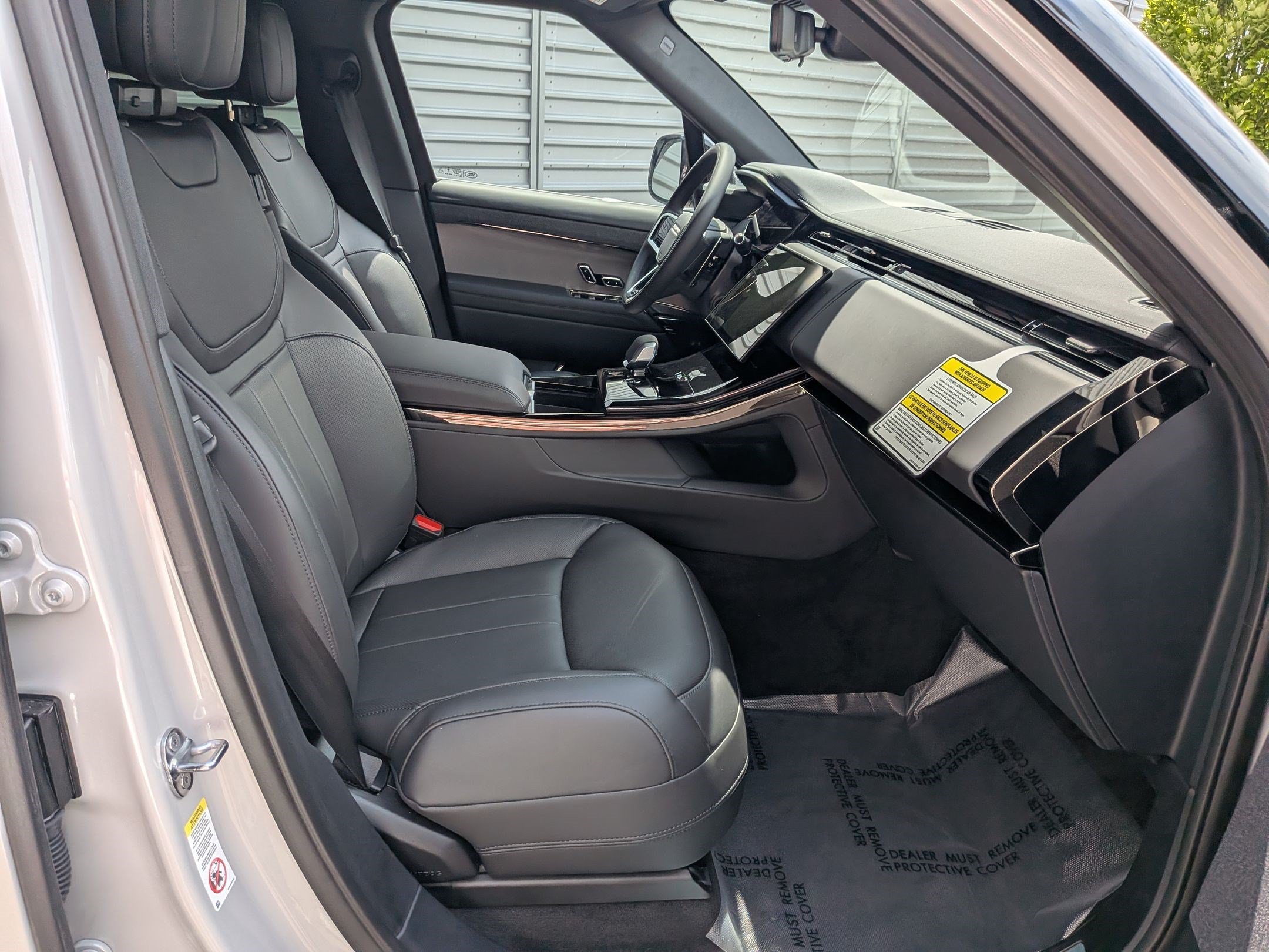 New 2026 Borasco Grey Land Rover P360 SE image 29