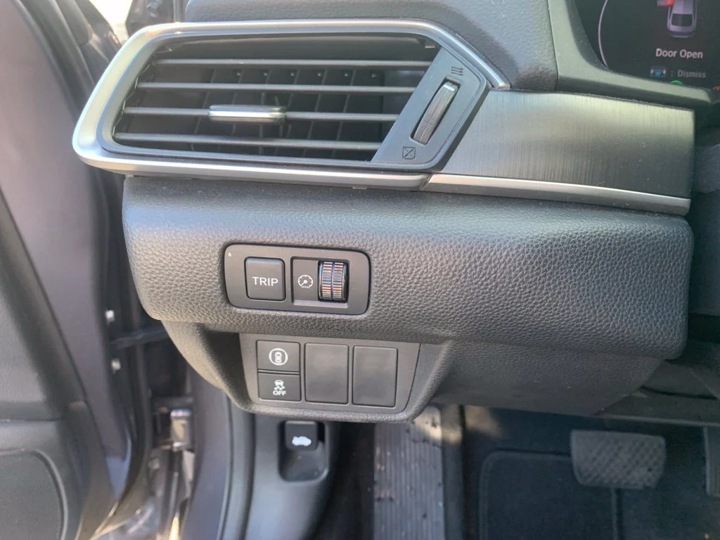 Used 2020 Lunar Silver Metallic Honda LX image 15
