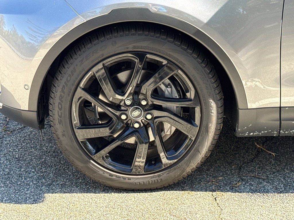 Used 2025 Gray Land Rover S image 9