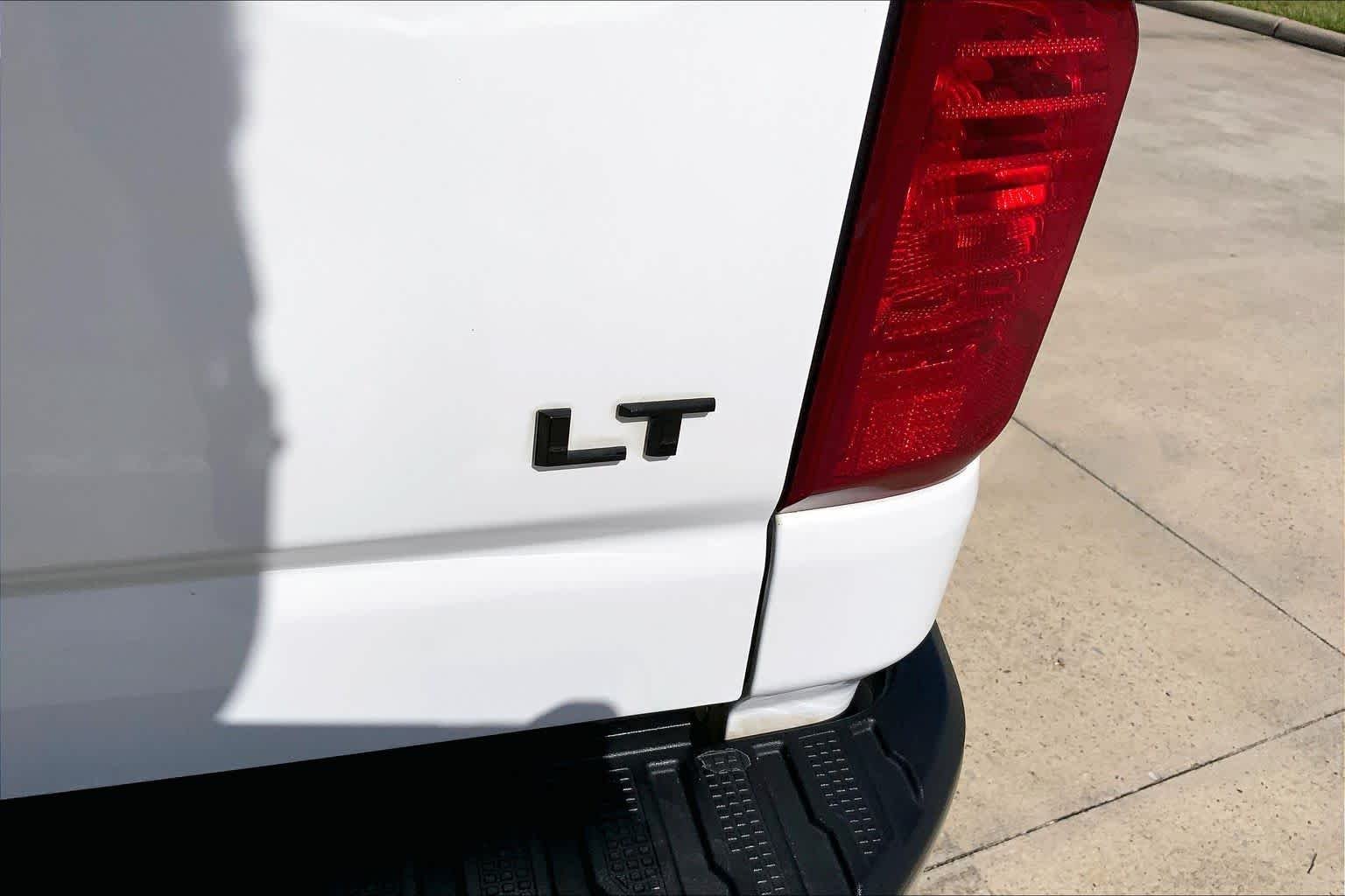 Used 2024 Summit White Chevrolet LT image 10