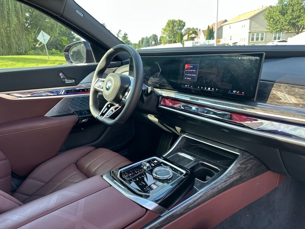 Used 2025 Black BMW 760i xDrive image 28