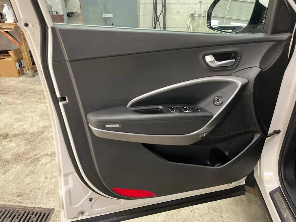Used 2019 White Hyundai SE image 12