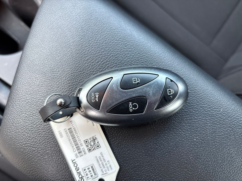 Used 2025 Red Hyundai SEL Sport image 30