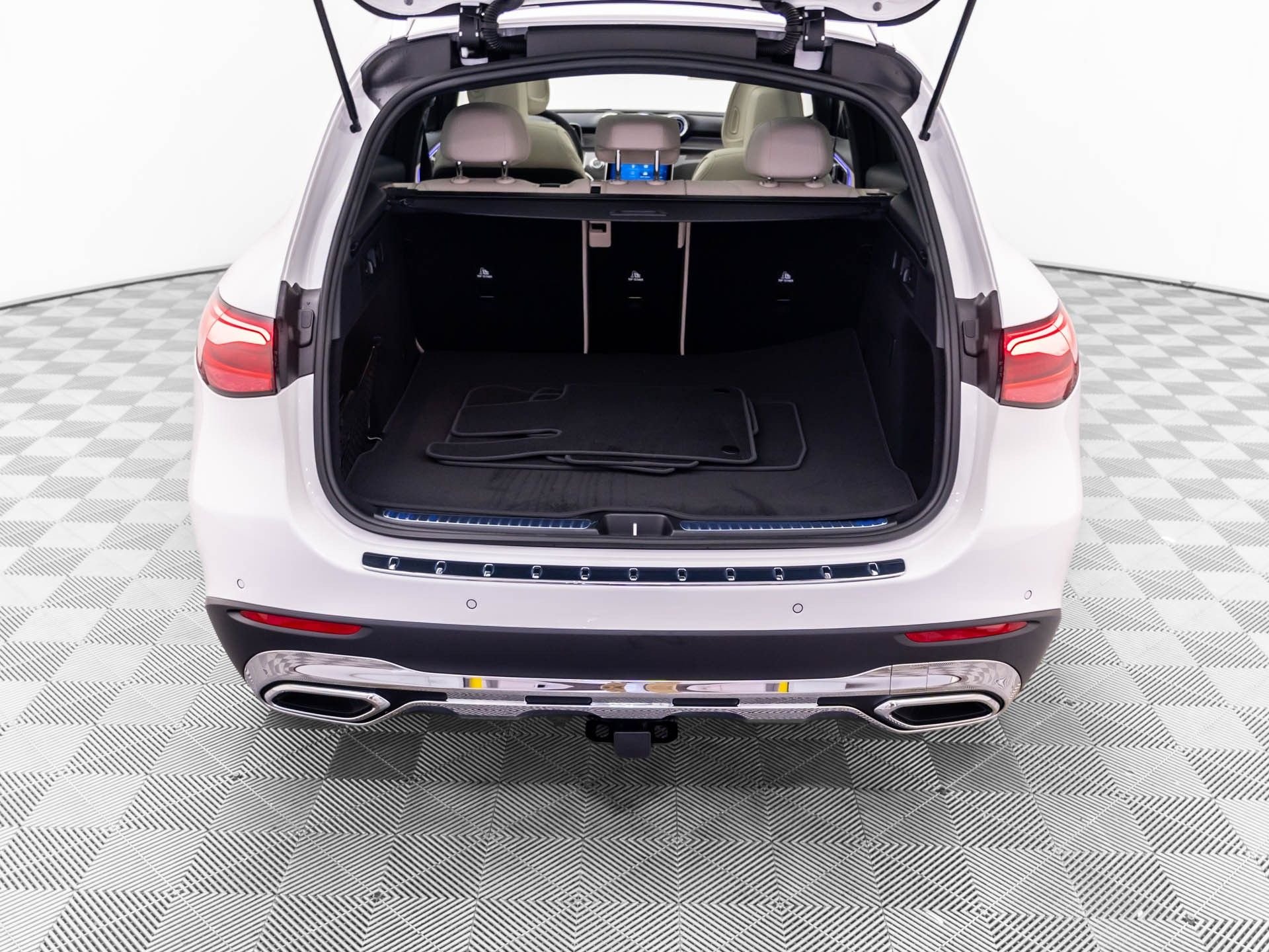 New 2027 Polar White Mercedes-Benz GLC 300 image 36