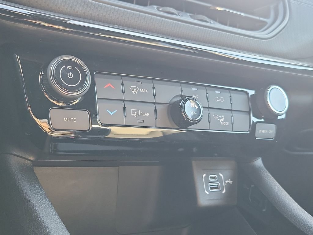 New 2026 Red Hot Pearlcoat Jeep Latitude image 28
