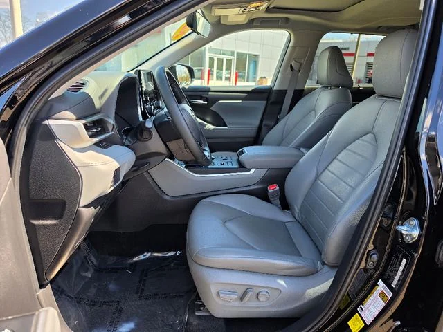 2023 Toyota Highlander XLE - Photo 21