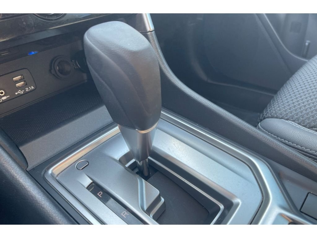 Used 2022 CRYSTAL WHITE PEARL Subaru Premium image 33