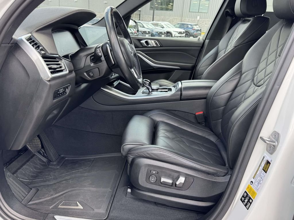 Used 2023 White BMW xDrive40i image 14