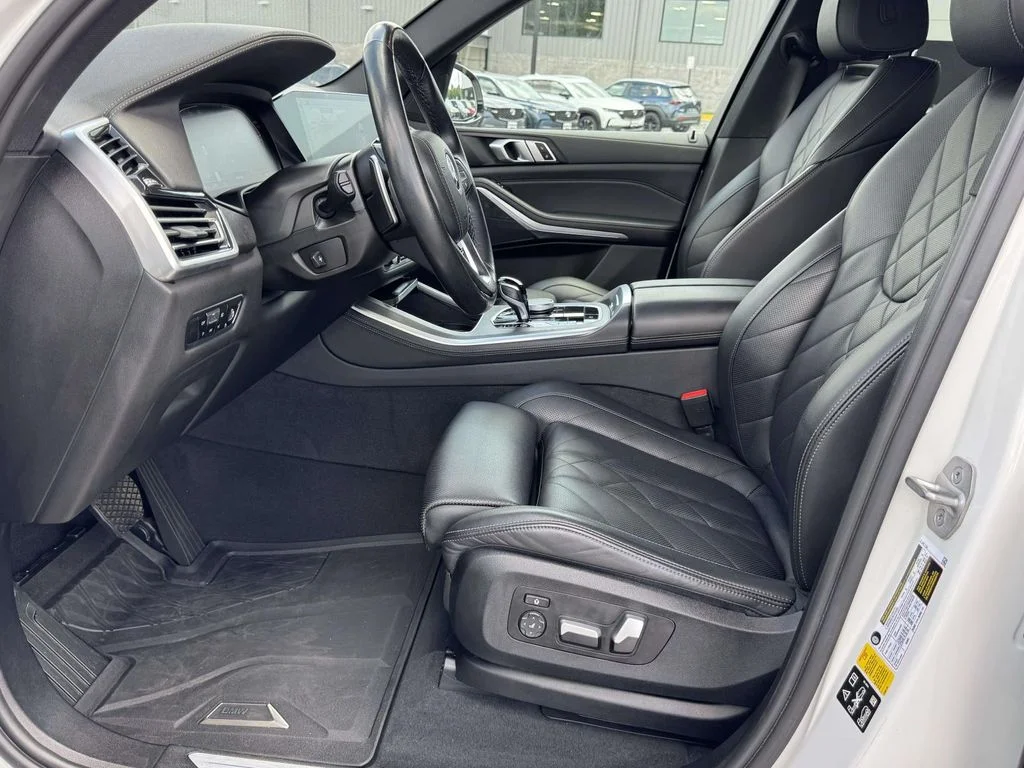 Used 2023 White BMW xDrive40i image 14