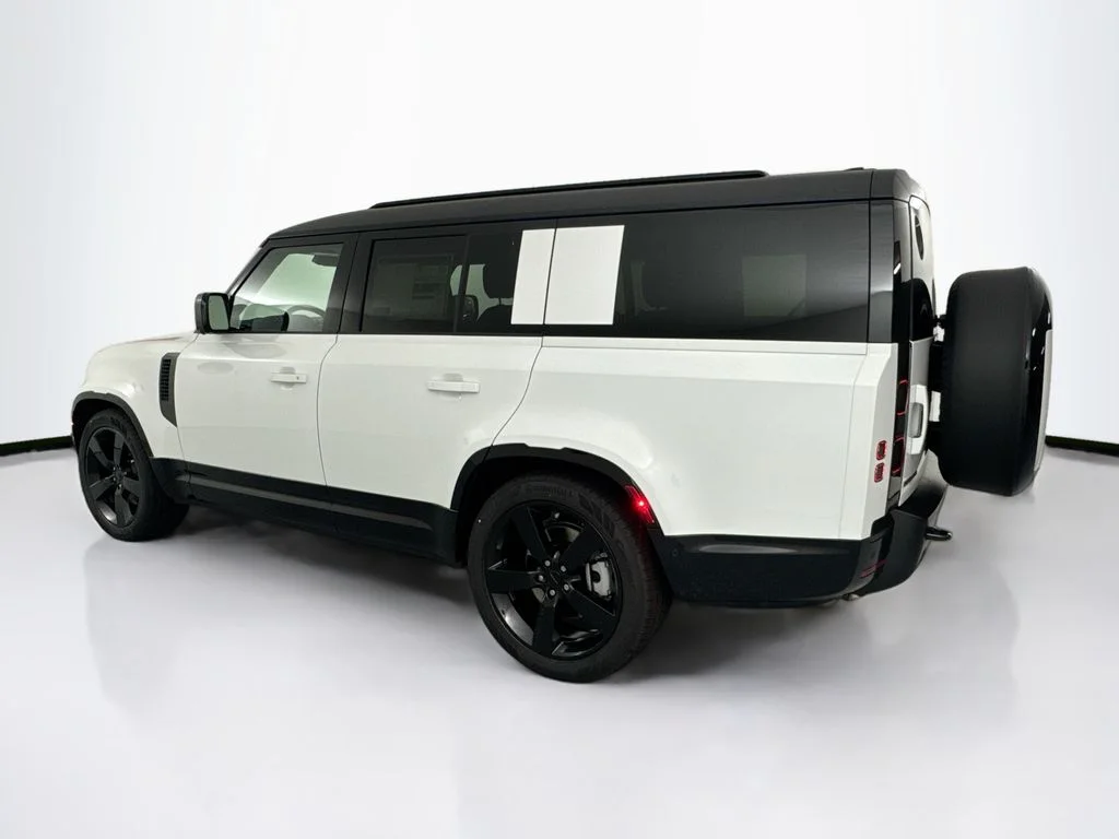 New 2026 Fuji White Land Rover X-Dynamic SE image 7