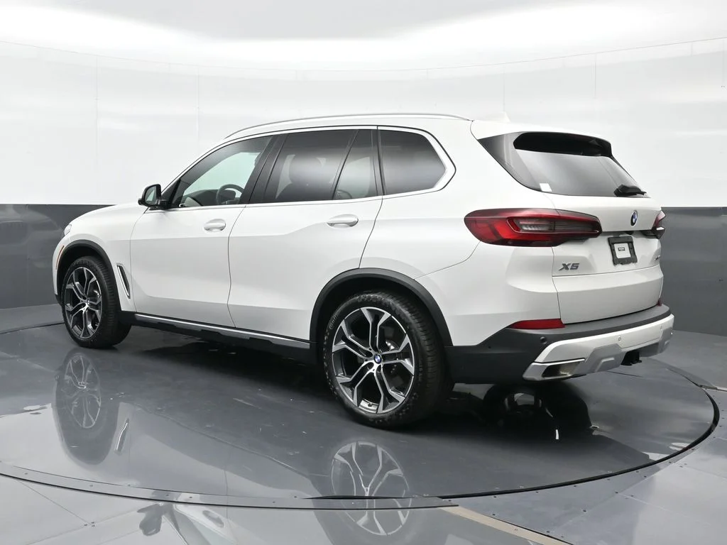 Certified Used 2023 Mineral White Metallic BMW xDrive40i image 3
