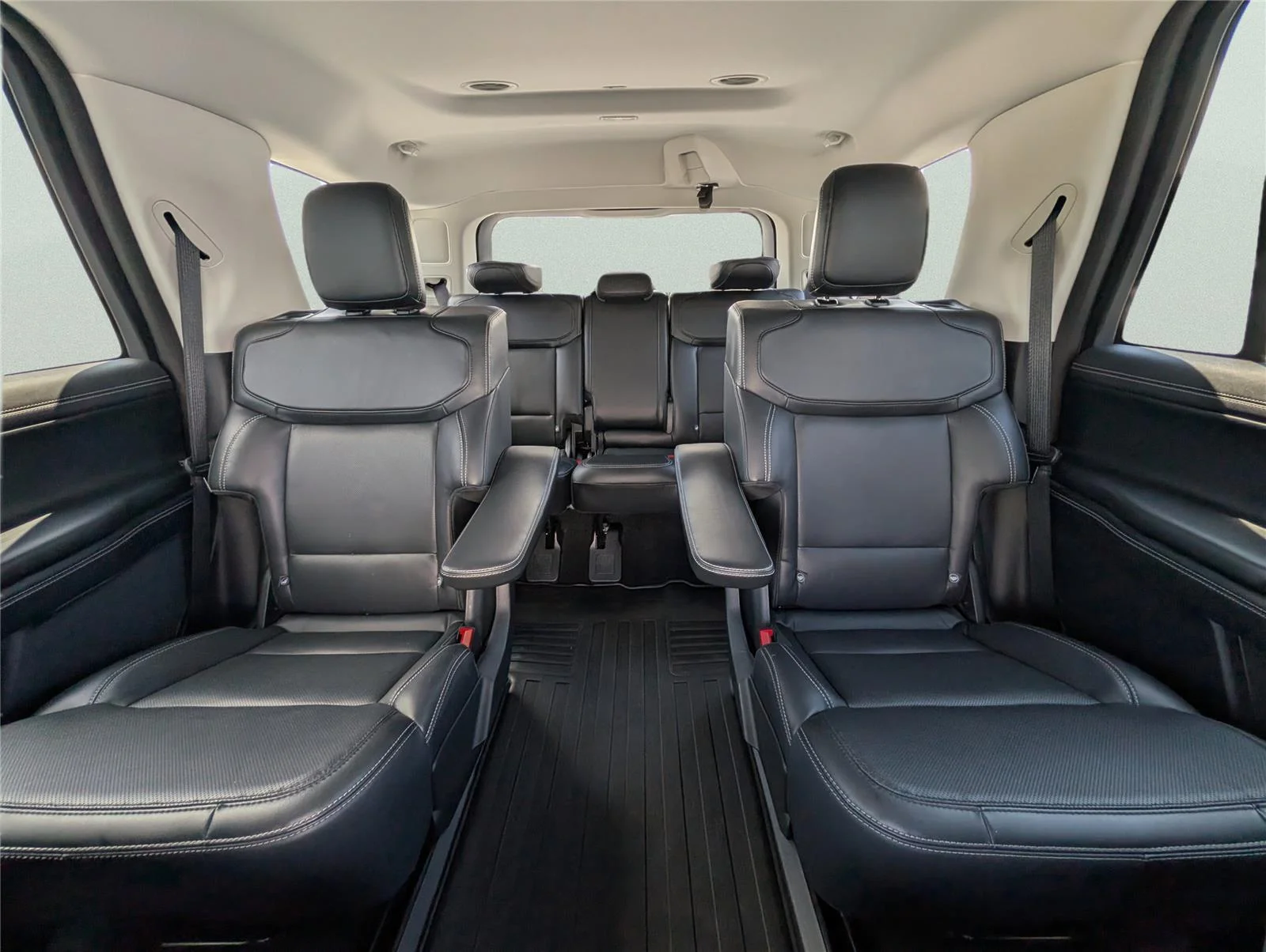 Used 2025 Agate Black Ford Platinum image 27
