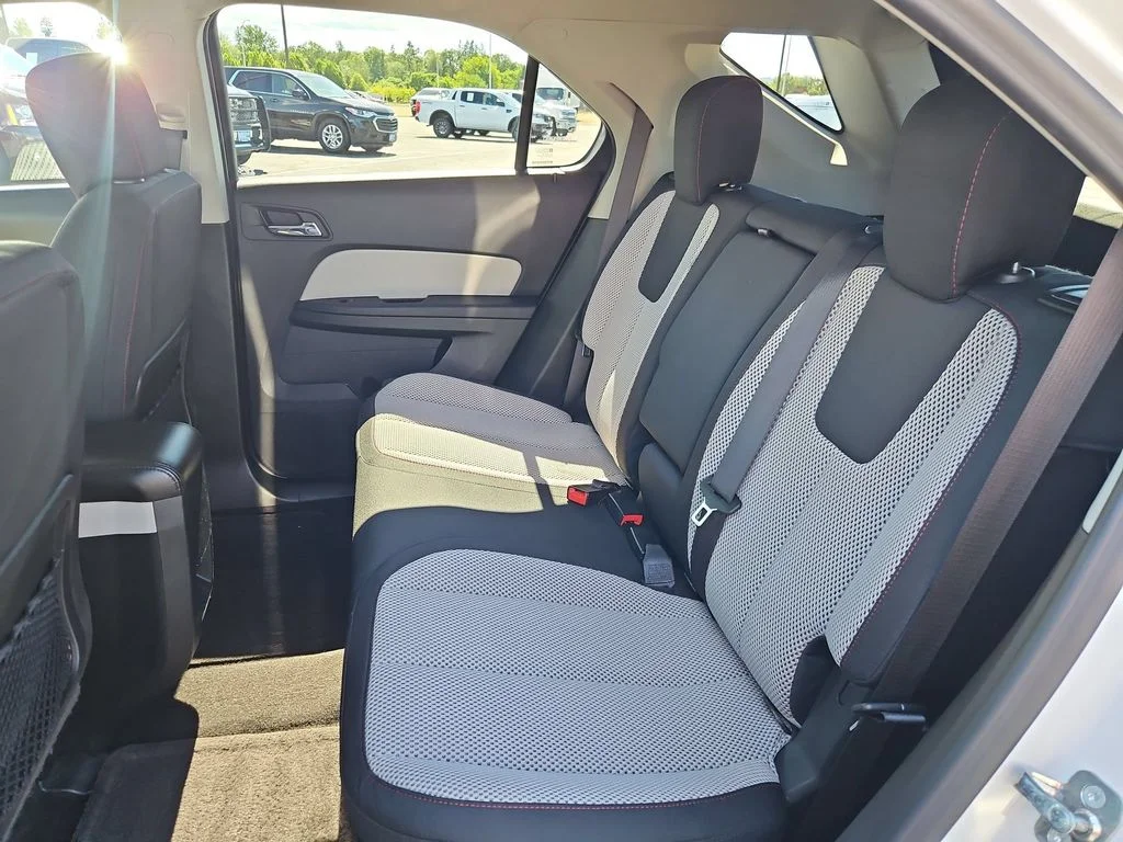 Used 2016 Iridescent Pearl Tricoat Chevrolet LT image 23