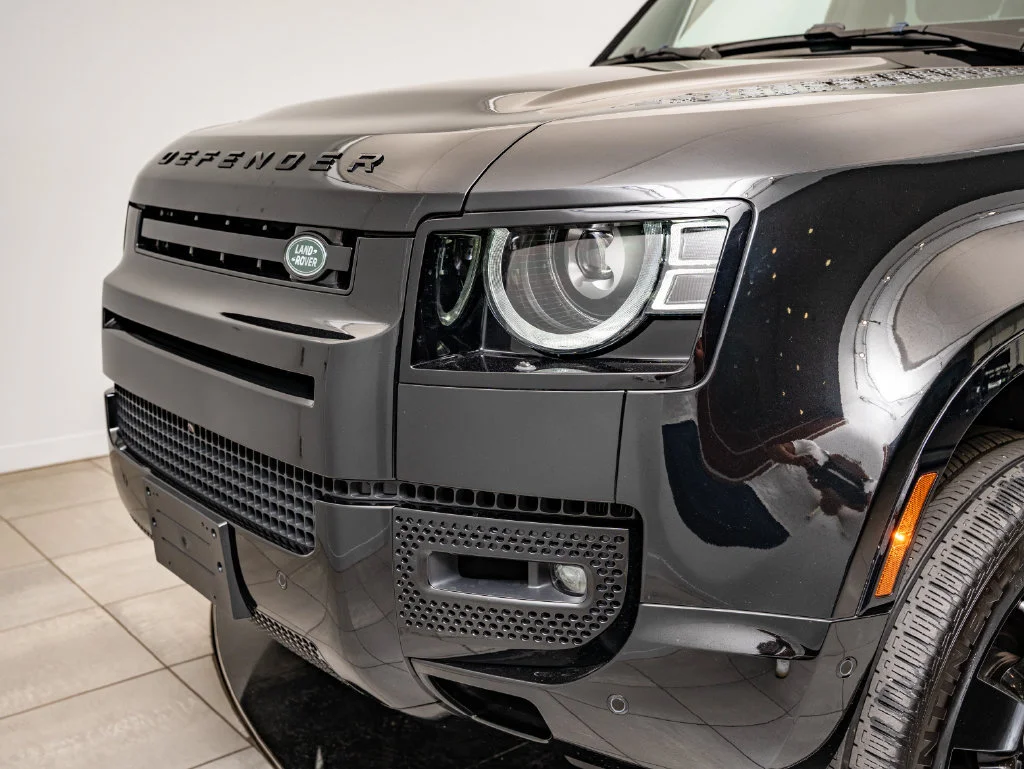 Used 2025 Black Land Rover V8 image 3