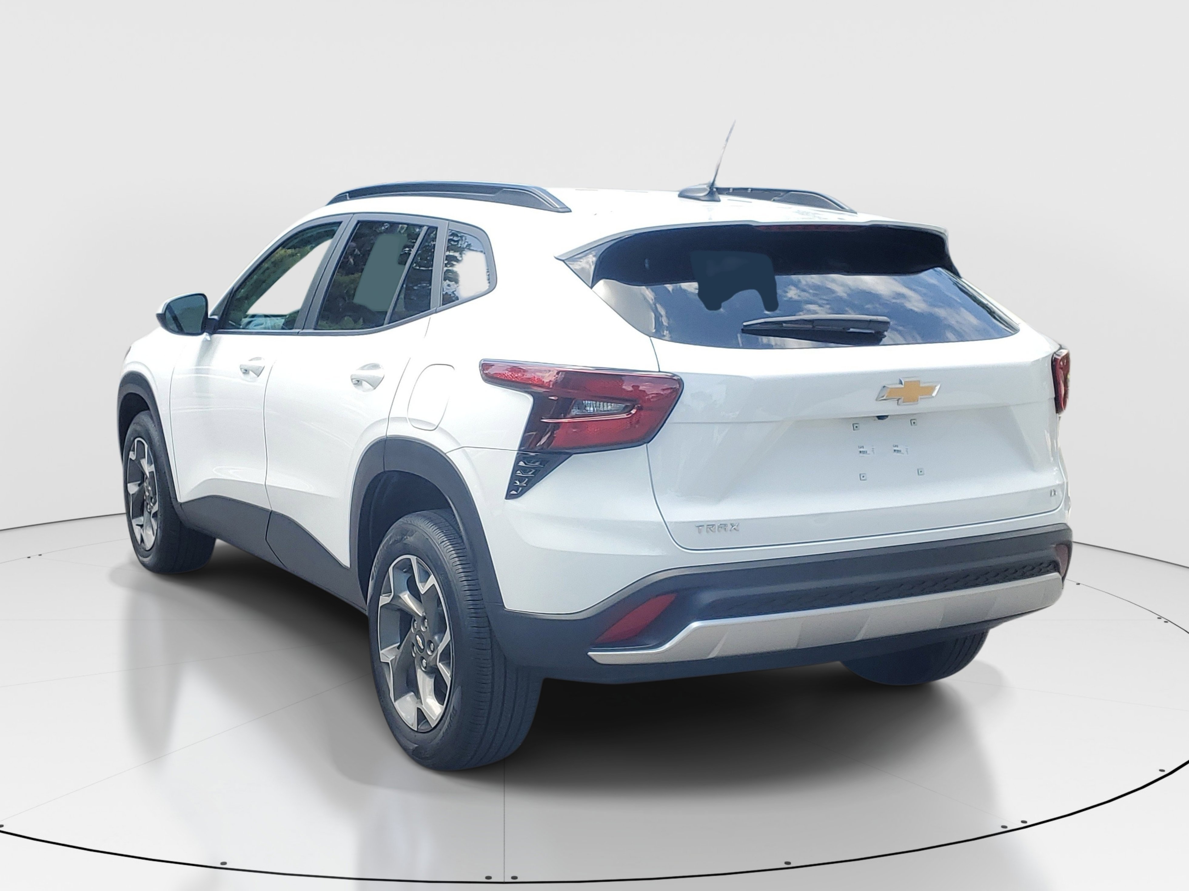 Used 2025 Summit White Chevrolet LT image 5