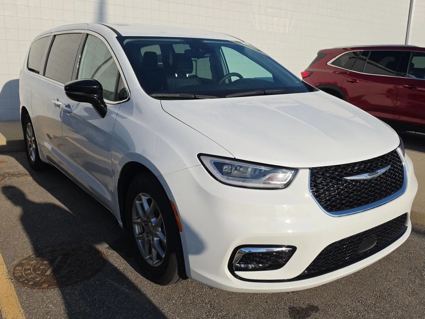 Used 2024 White Chrysler Touring L image 2