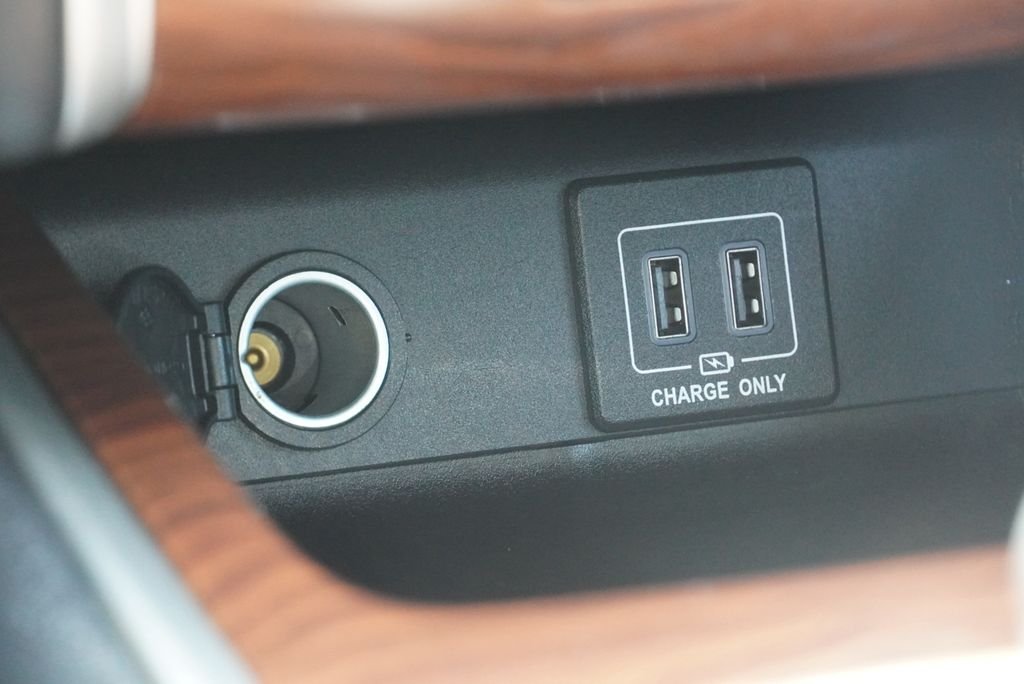 Used 2018 Silver Nissan Platinum image 31