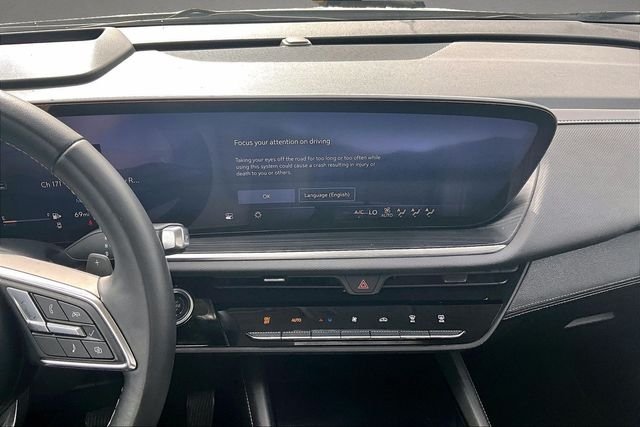 Used 2024 Summit White Buick Preferred image 4