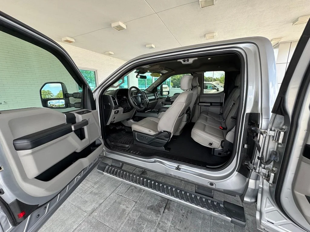 Used 2020 Silver Metallic Ford XLT image 19