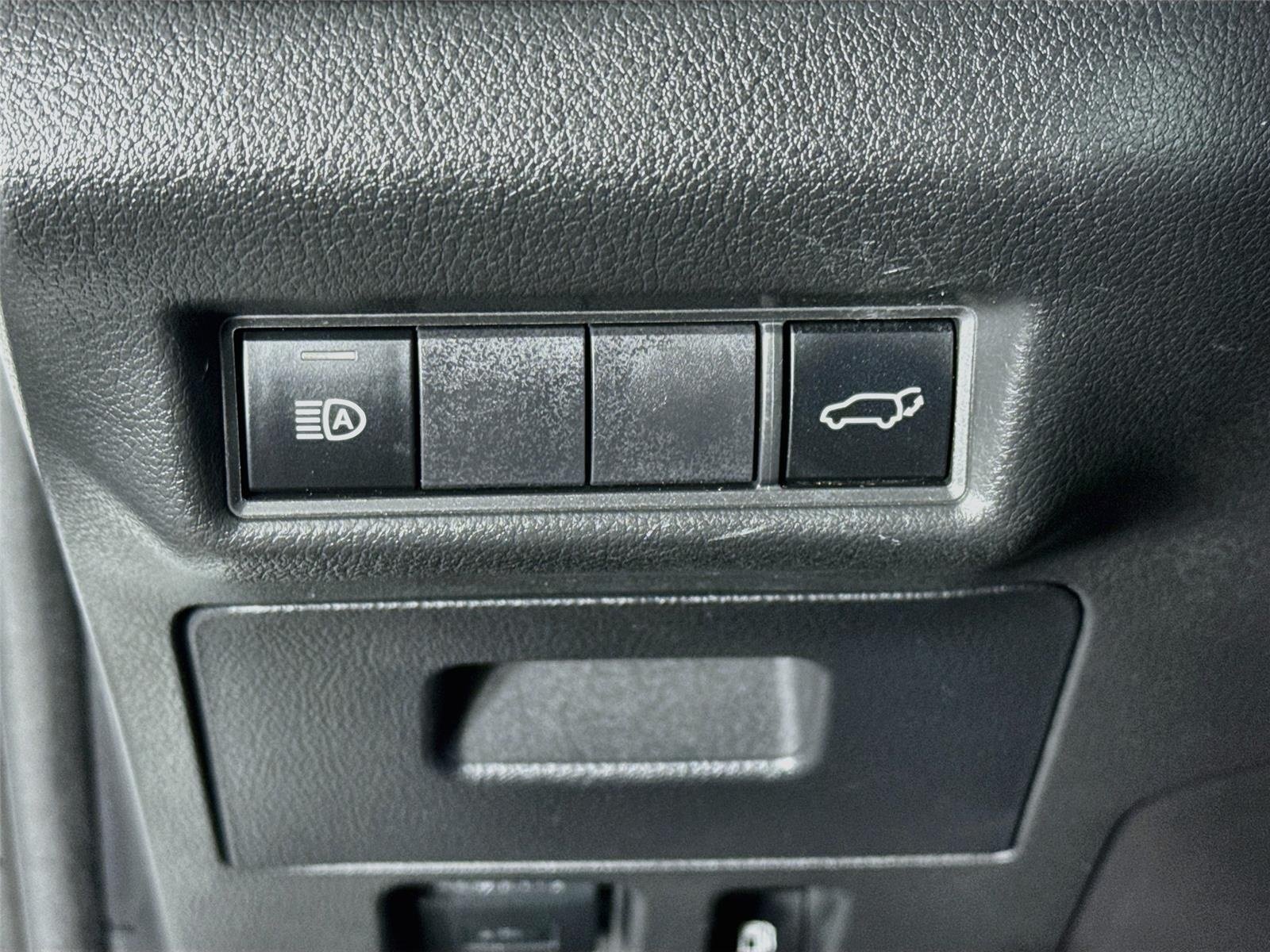 Used 2024 Pearl Toyota XLE image 10