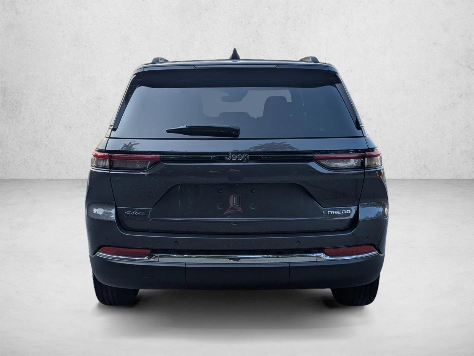 Used 2023 Baltic Gray Metallic Clearcoat Jeep Laredo image 7