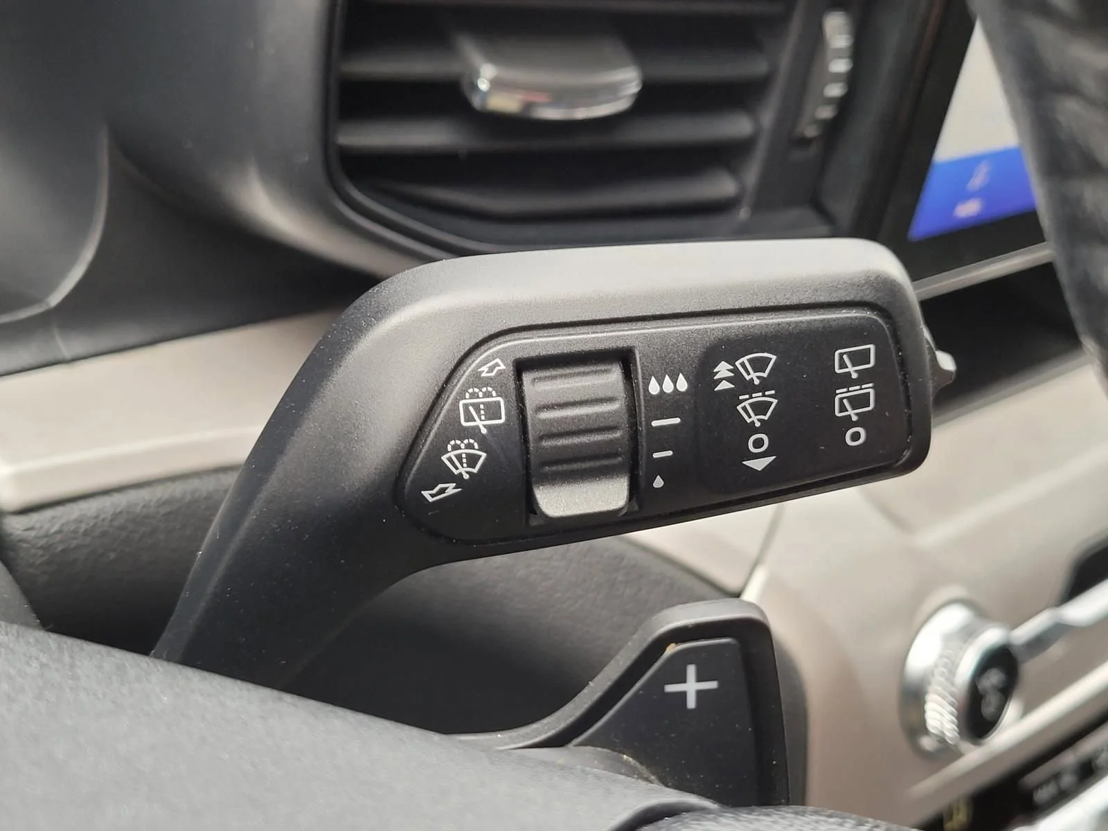 Used 2020 Blue Ford XLT image 35