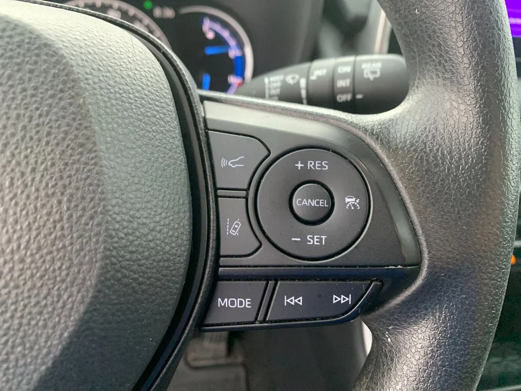 Used 2025 White Toyota XLE image 28