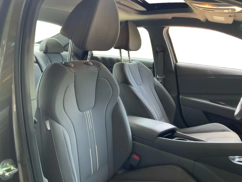 Used 2025 Gray Hyundai SEL Convenience image 29
