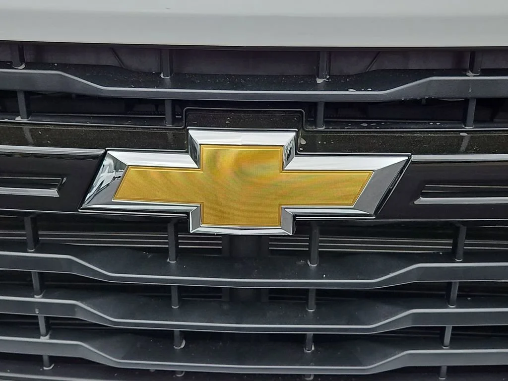 New 2026 Summit White Chevrolet WT image 22