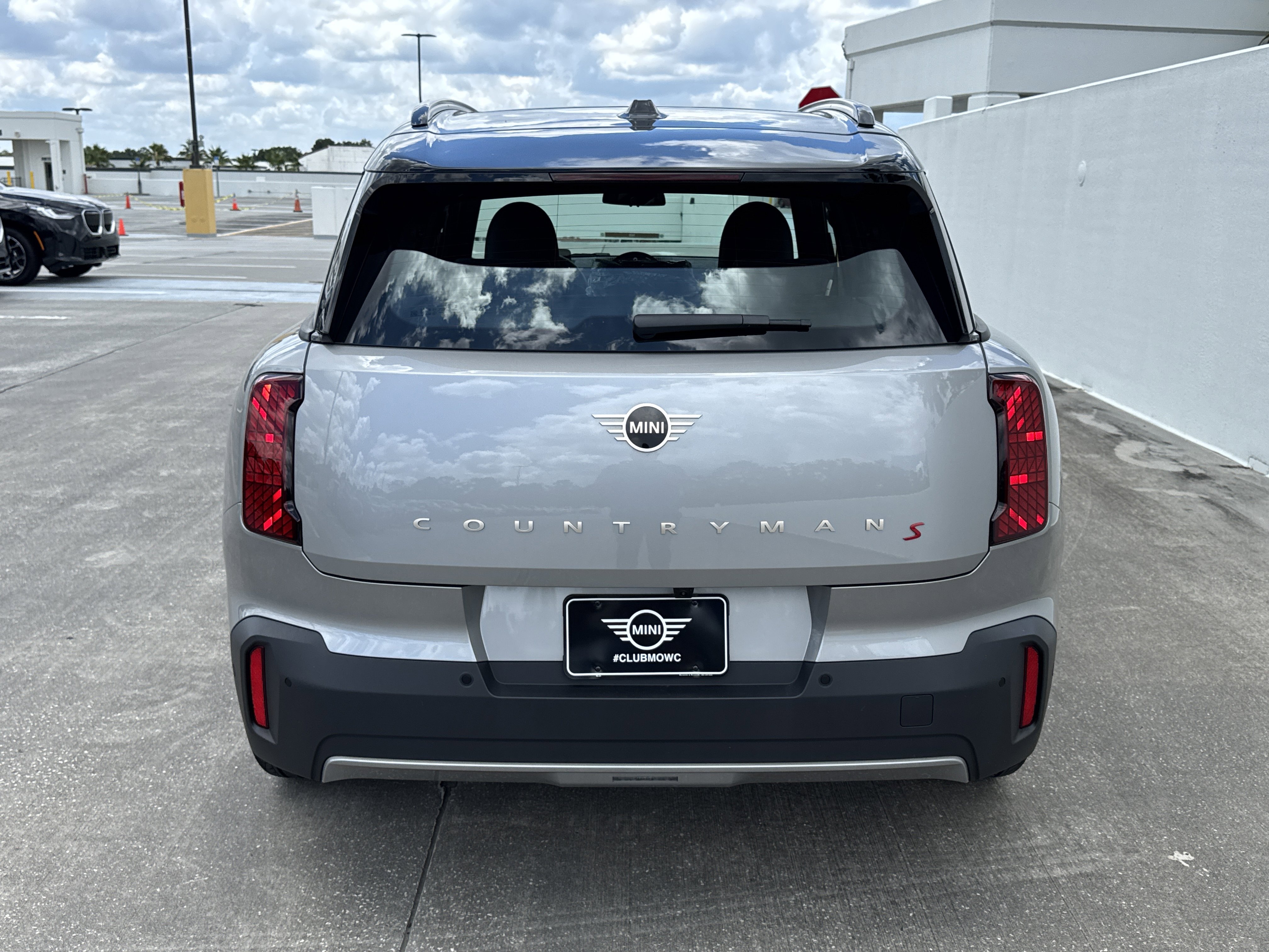 New 2027 Silver MINI Signature Plus image 6