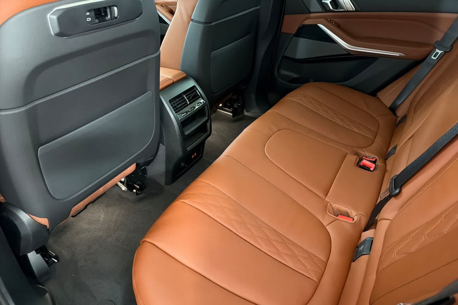 New 2026 Dravit Grey Metallic BMW xDrive40i image 4