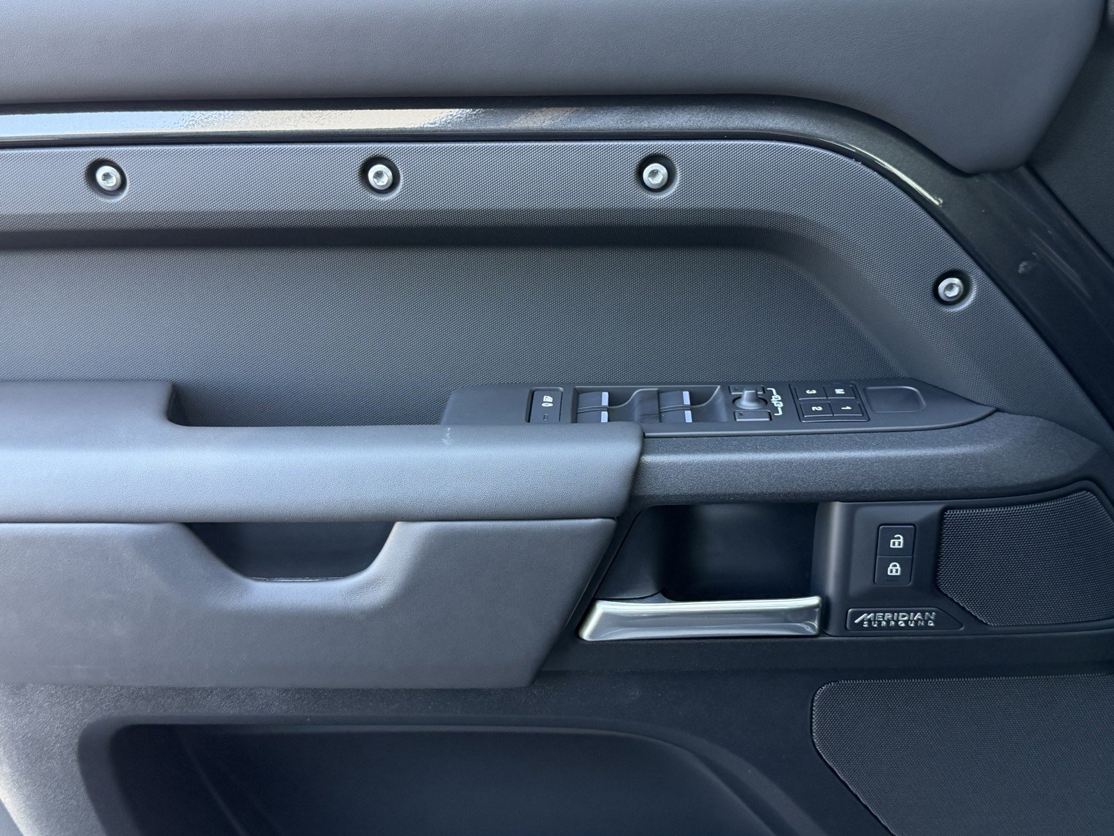 2026 Land Rover Defender X - Photo 25