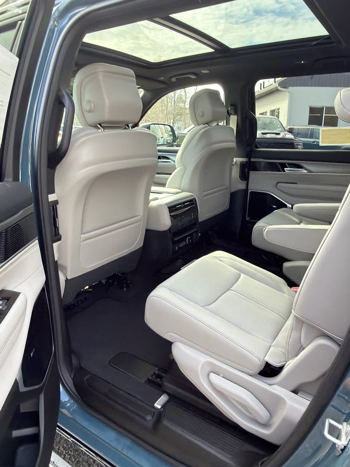 New 2026 Steel Blue Exterior Paint Jeep Limited Altitude image 33