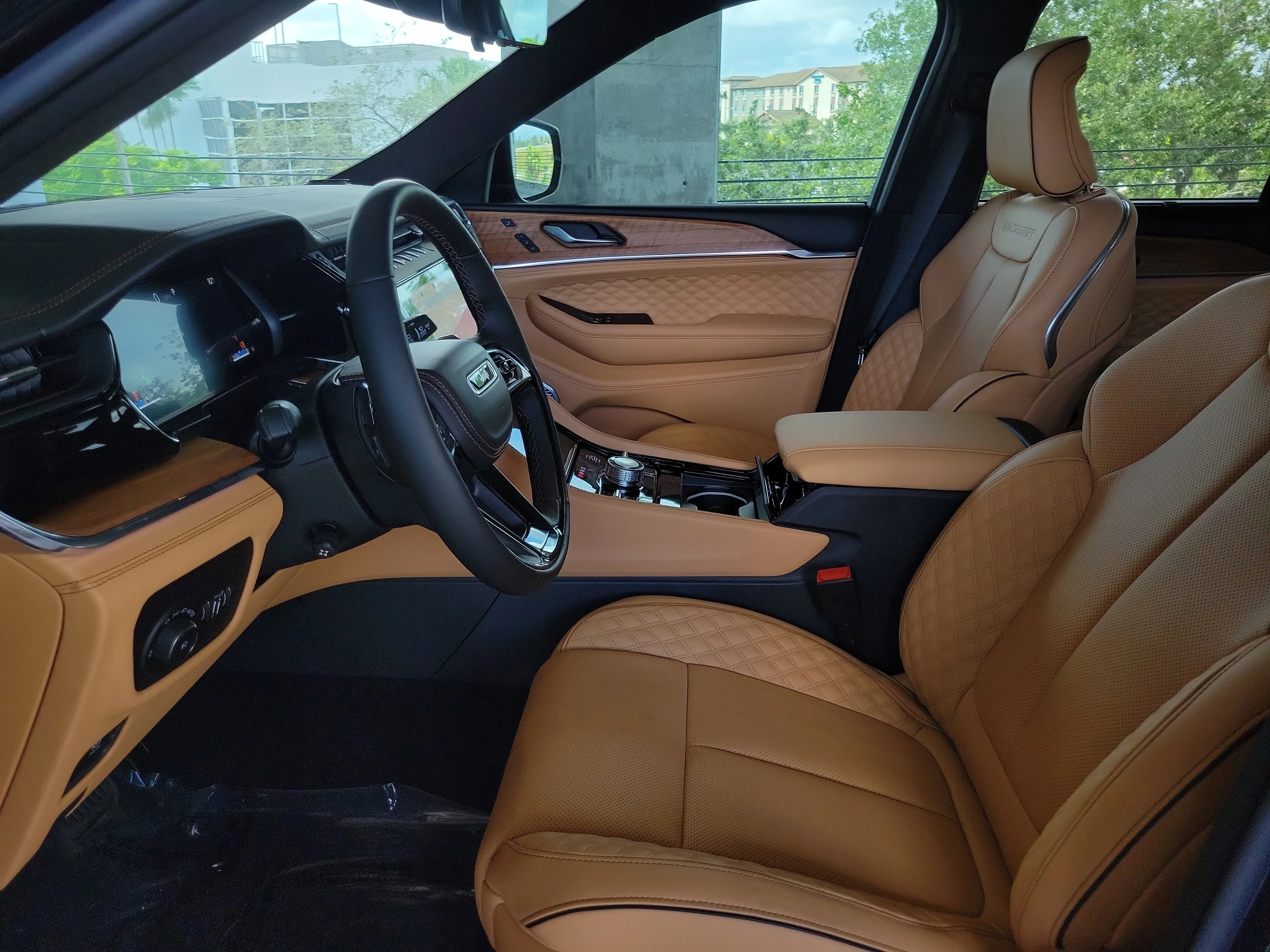 New 2026 Diamond Black Crystal Pearl-Coat Exterior Paint Jeep Summit image 15