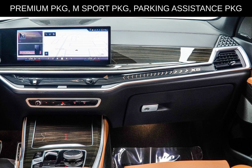 Used 2024 White BMW sDrive40i image 17
