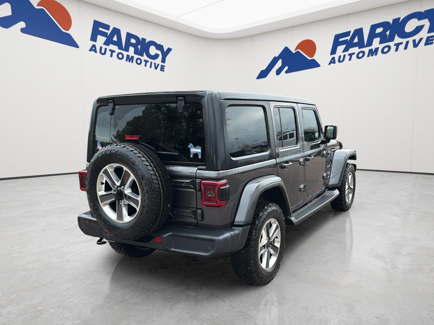 Used 2020 Granite Crystal Metallic Clearcoat Jeep Sahara image 5