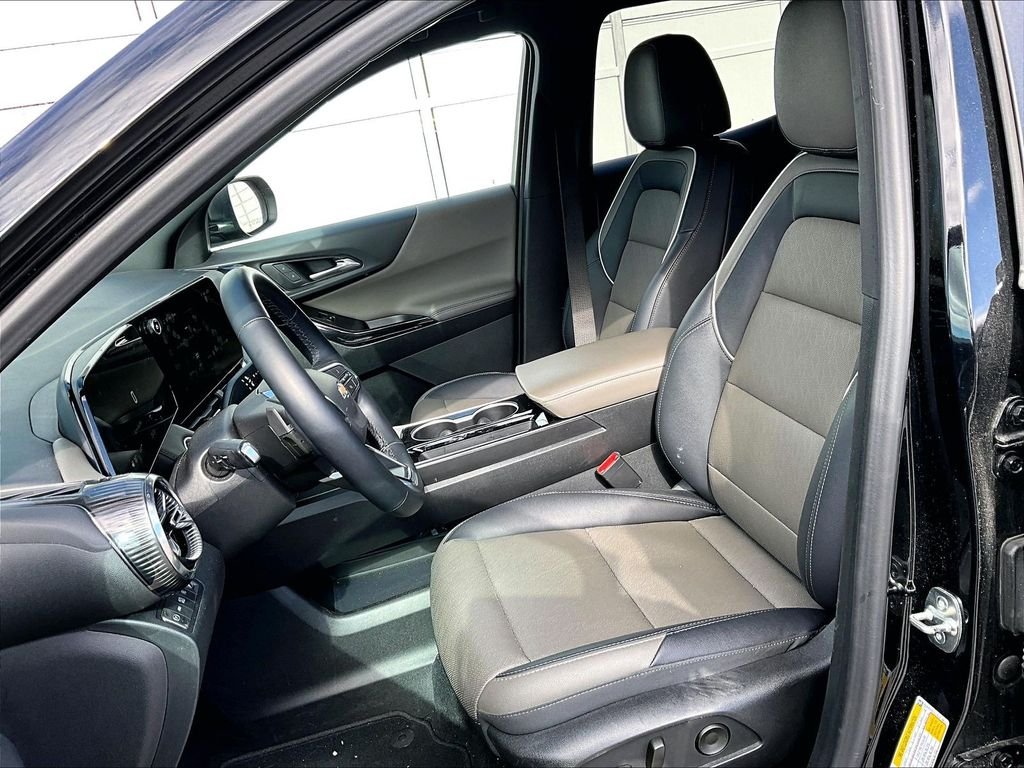 Used 2025 Mosaic Black Metallic Chevrolet LT image 10