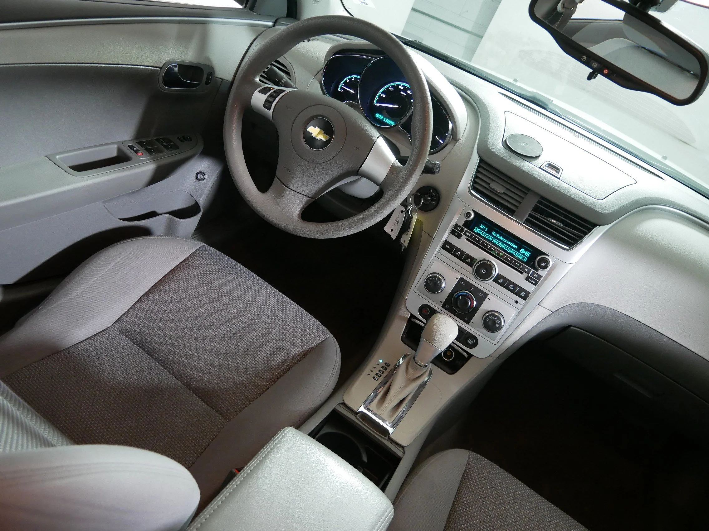 Used 2011 Summit White Chevrolet LS w/1LS image 9