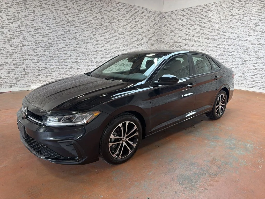 Used 2025 Black Volkswagen 1.5T Sport image 3