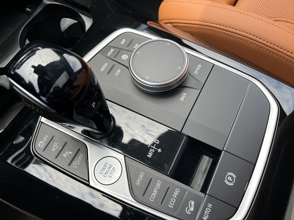 Used 2024 Gray BMW xDrive30i image 28