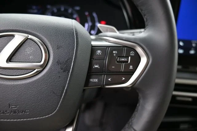 Used 2024 White Lexus 350 image 27