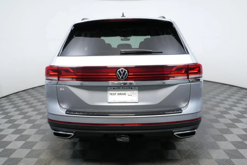 New 2026 Silver Mist Metallic Volkswagen 2.0T SE w/Technology image 29