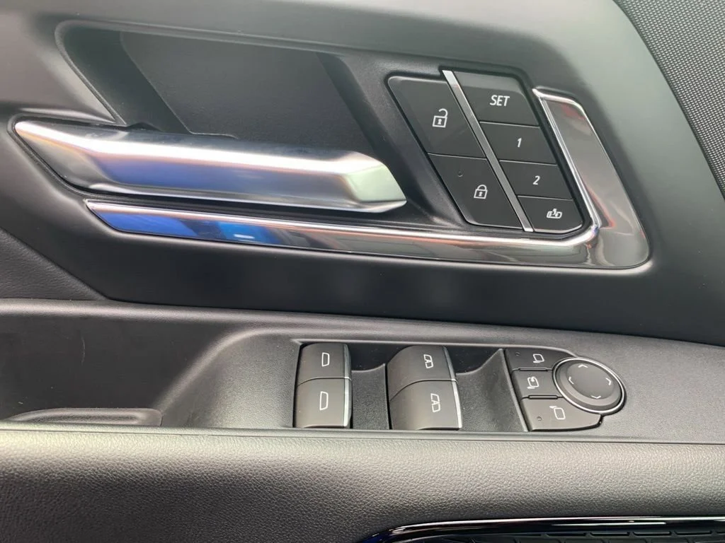 2025 Chevrolet Silverado EV RST - Photo 12