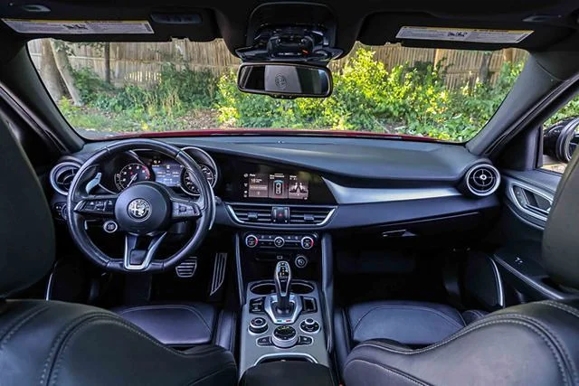 Used 2023  Alfa Romeo Veloce image 20