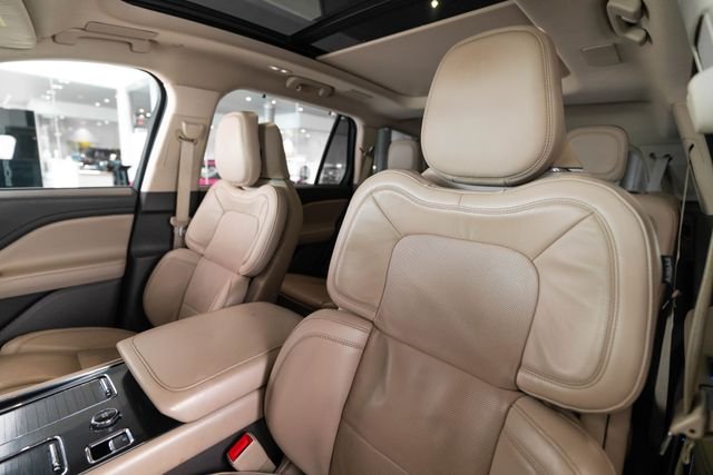 Used 2022 Blue Lincoln Grand Touring image 5
