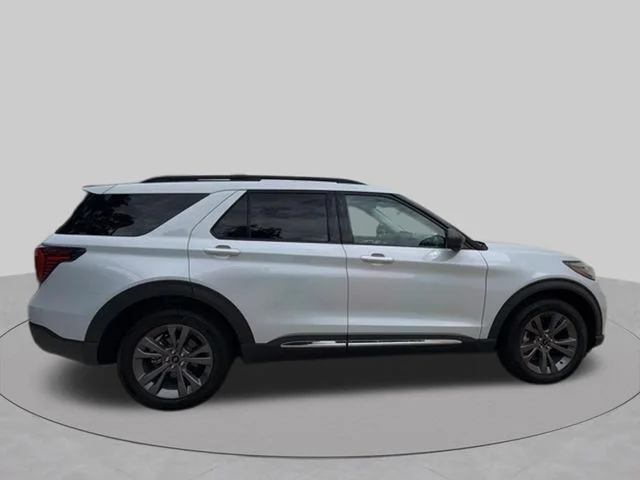 Used 2025 White Metallic Ford Active image 6