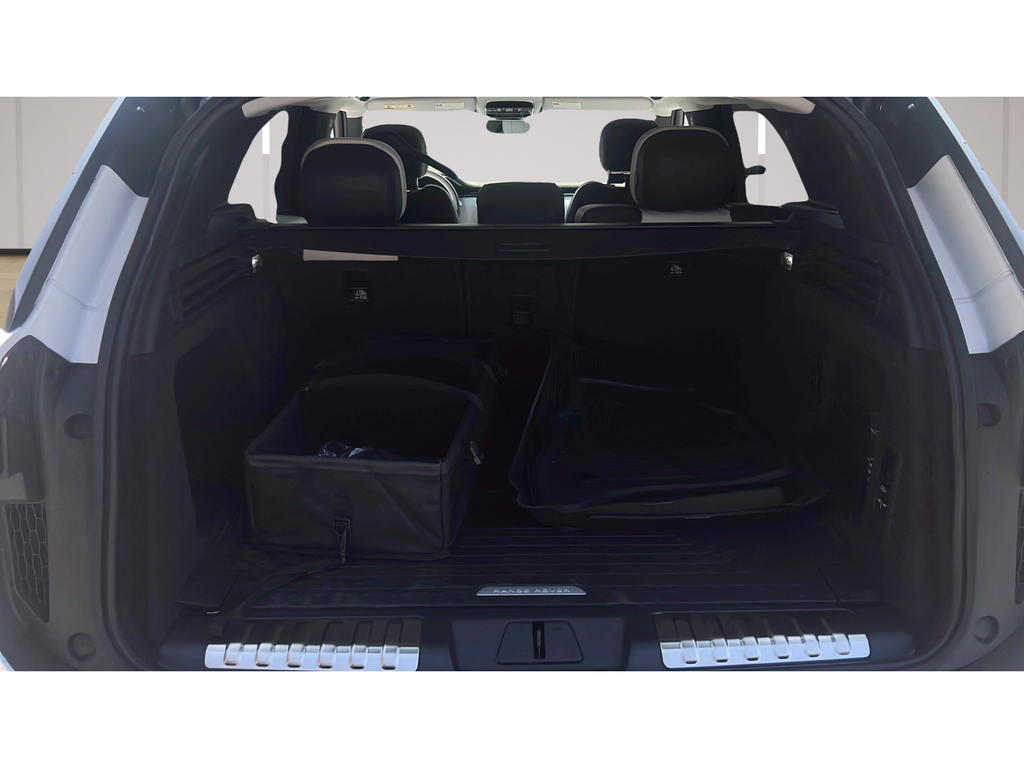 New 2026 Fuji White LAND ROVER Dynamic SE image 17