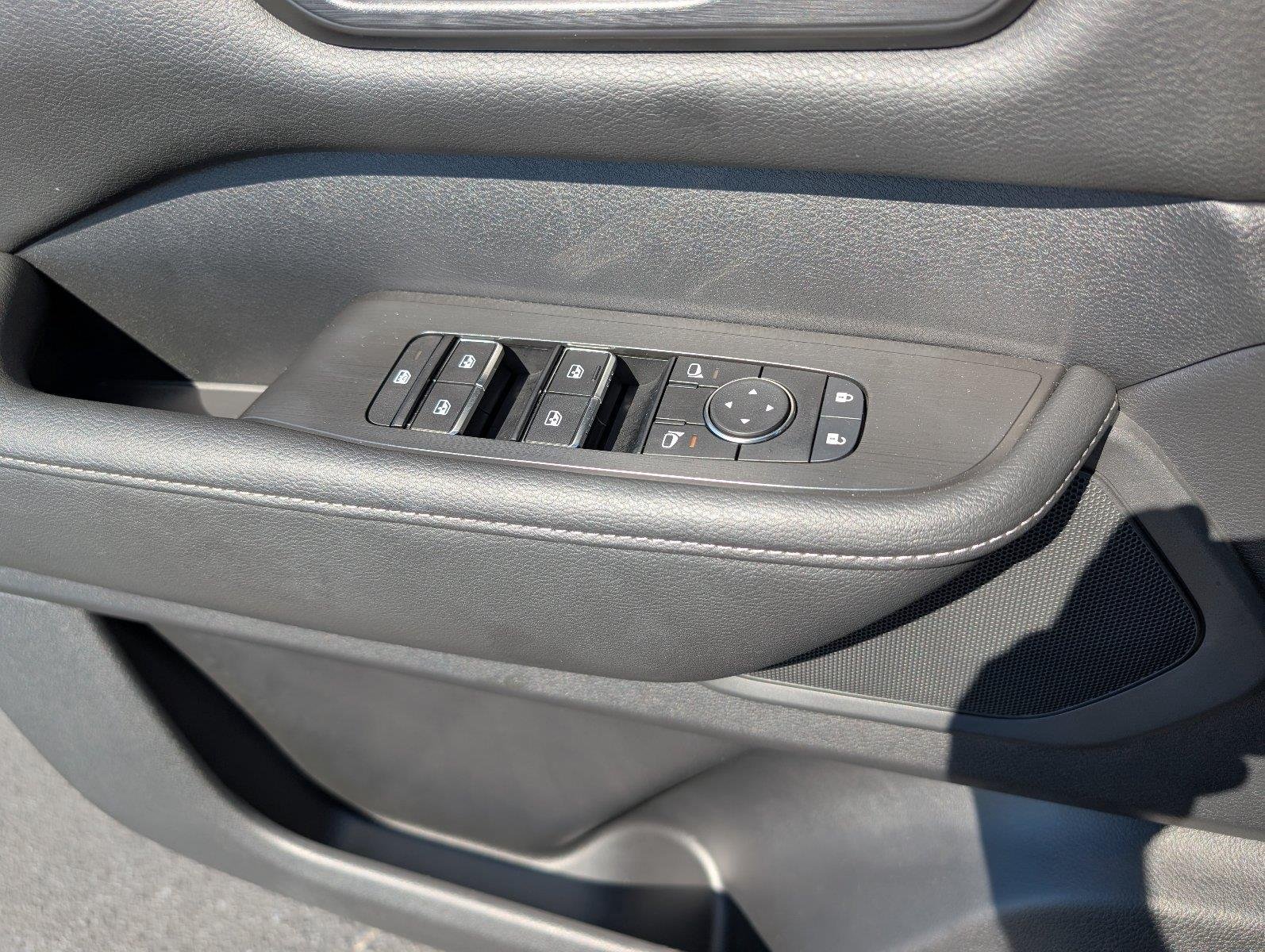 Used 2025 Super Black Nissan SV image 17