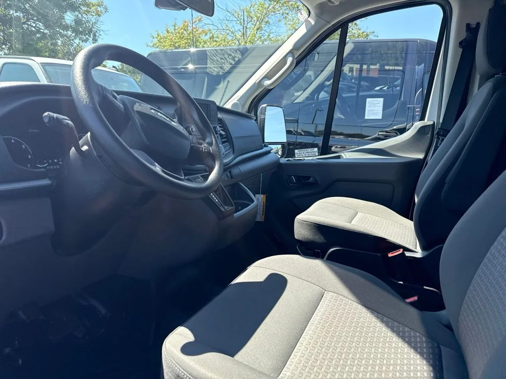 Used 2024 White Ford XL image 3